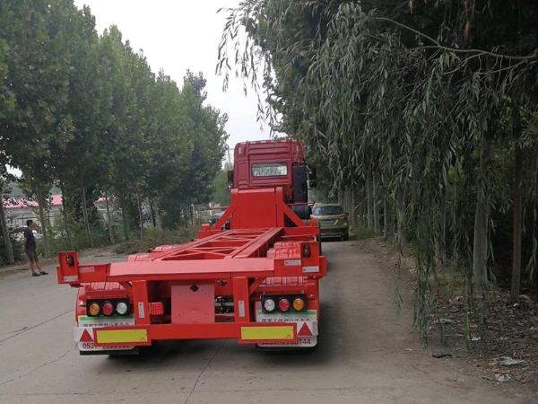 Skeleton Rear Dump Self-Unloading Trucks