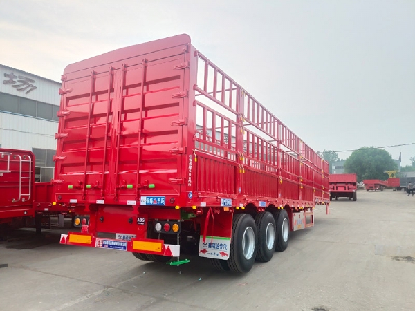 Warehouse Fence Semi-Trailers